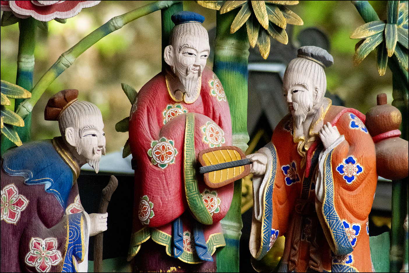 脇障子彫刻