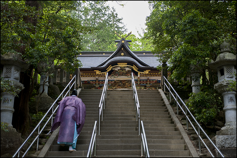 拝殿を望む