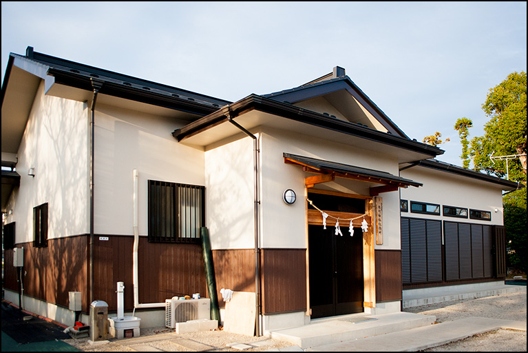 一度も開いているところを見たことのない社務所