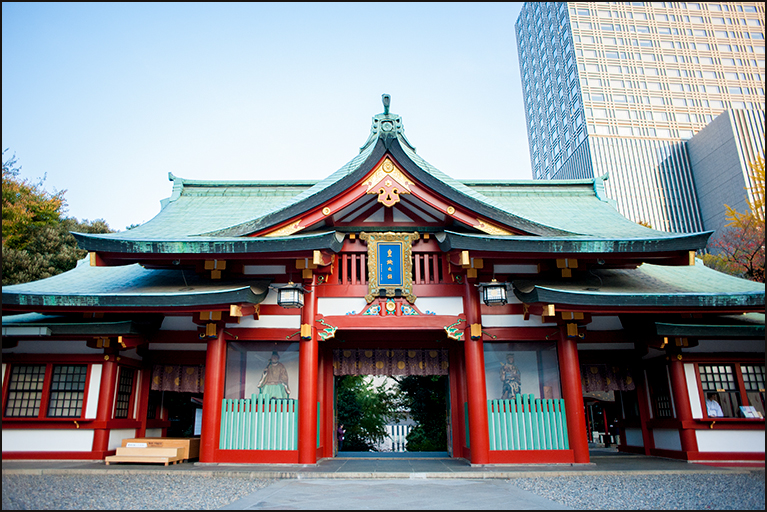 神門（境内より望む）