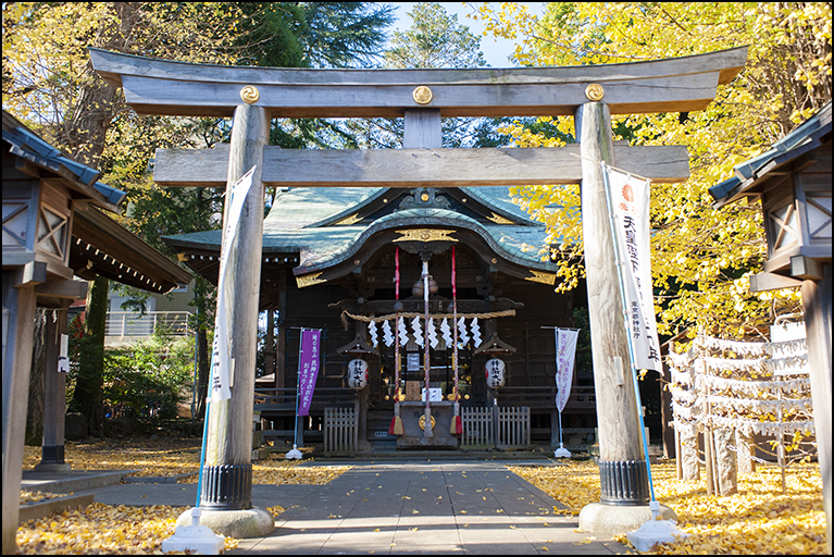 二の鳥居に拝殿