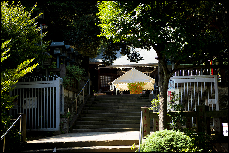 鉄格子門