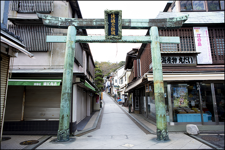 青銅の鳥居