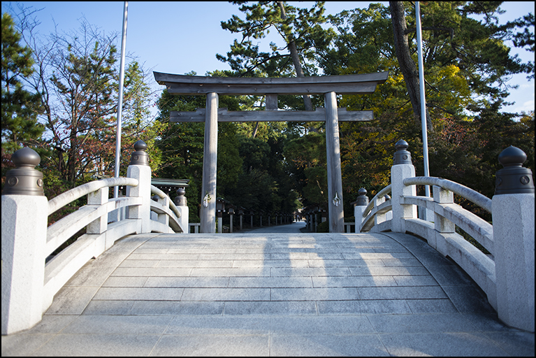 神池橋より三の鳥居を望む