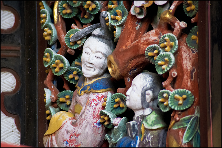 本殿東側脇障子彫刻