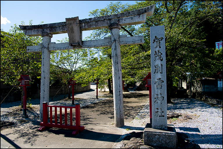 社号標に鳥居