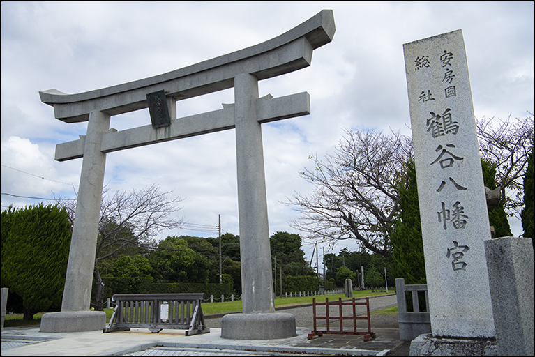 社号標に鳥居