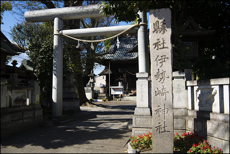 社号標に鳥居
