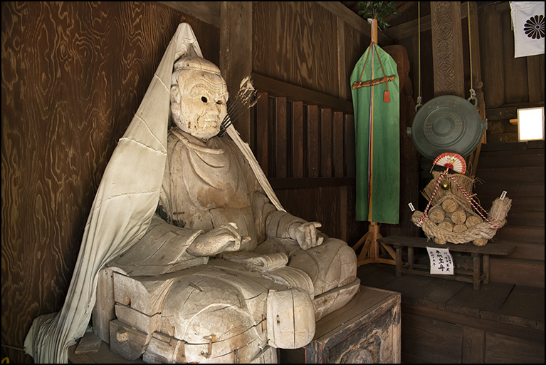 新宮拝殿内随神像