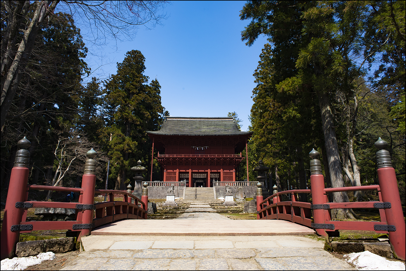 神橋より楼門を望む