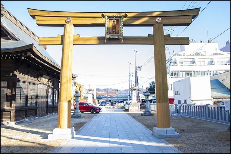 ヒノキの大鳥居（西参道）