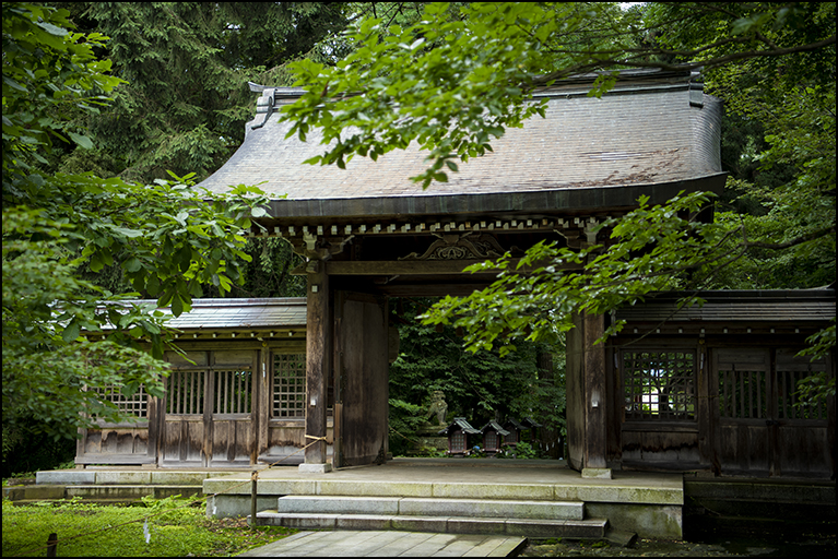 東参道の神門