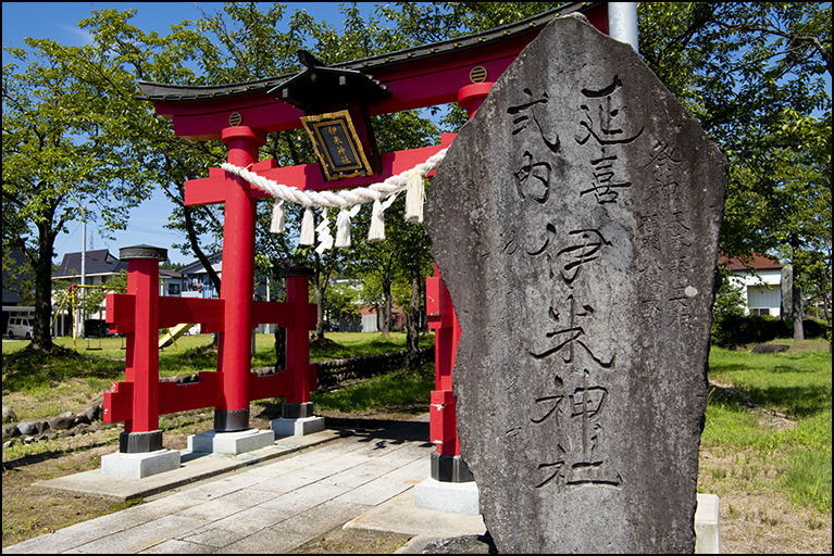 社号標に鳥居