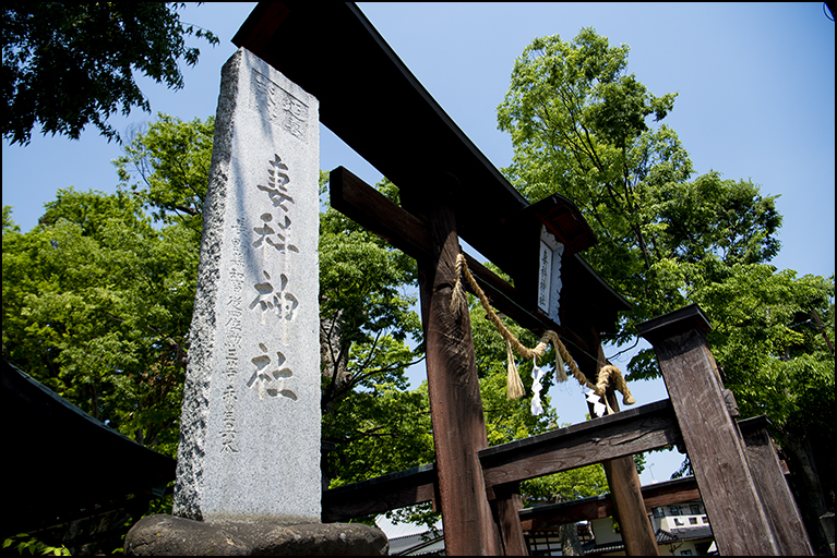 社号標に鳥居