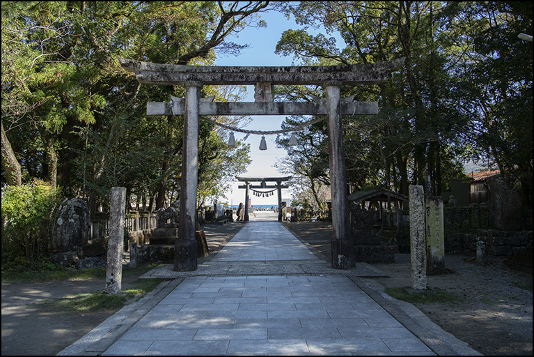 拝殿より海を望む